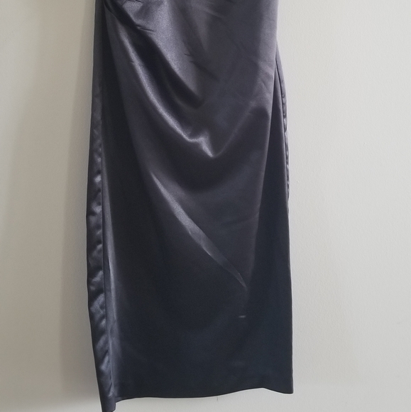 Satin off- the shoulder dress - Picture 3 of 3